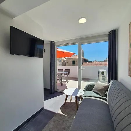 Apartman I *