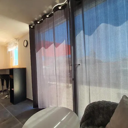 I Apartment *